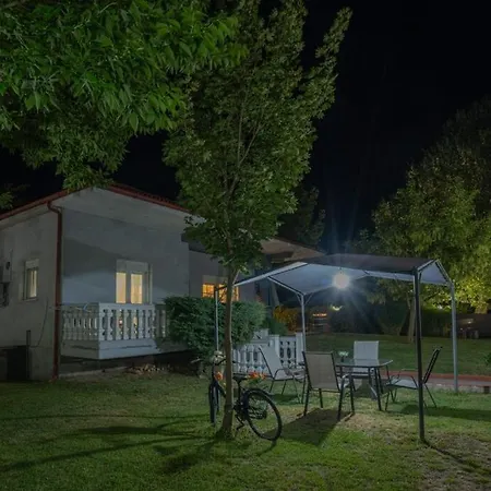 Deppy's House κοντά στα λουτρά πόζαρ