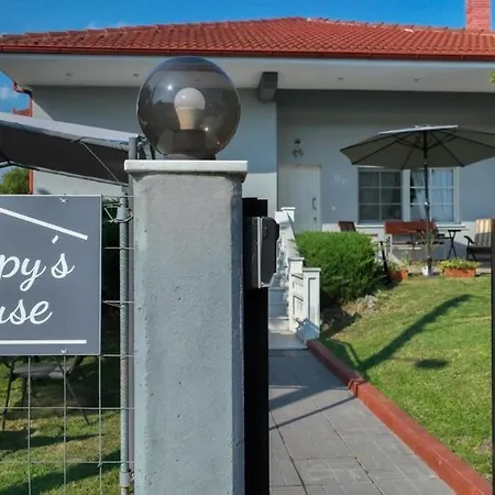 Deppy's House κοντά στα λουτρά πόζαρ Chrysi